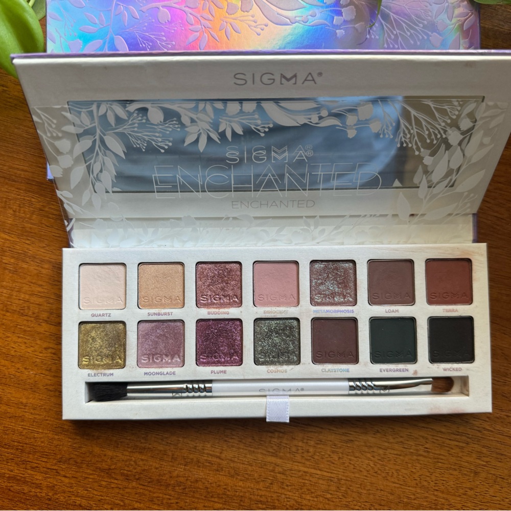Sigma ENCHANTED eyeshadow palette